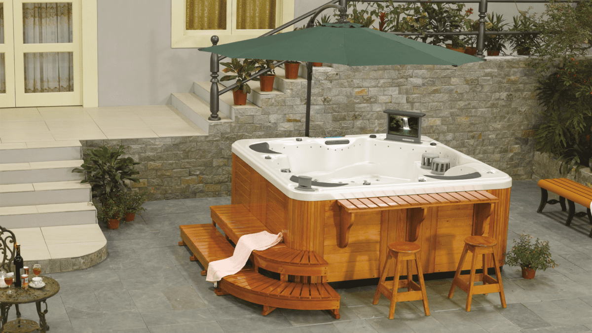 Outdoor Whirlpool Banderas