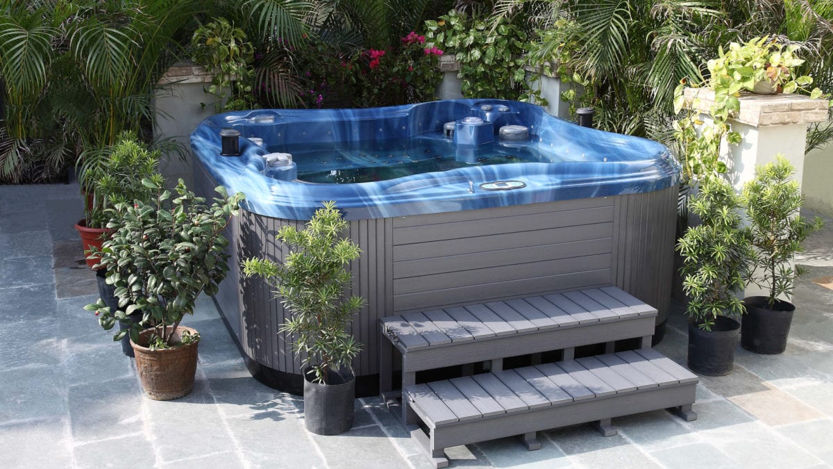 outdoor-whirlpool-fly-deluxe-newsletter