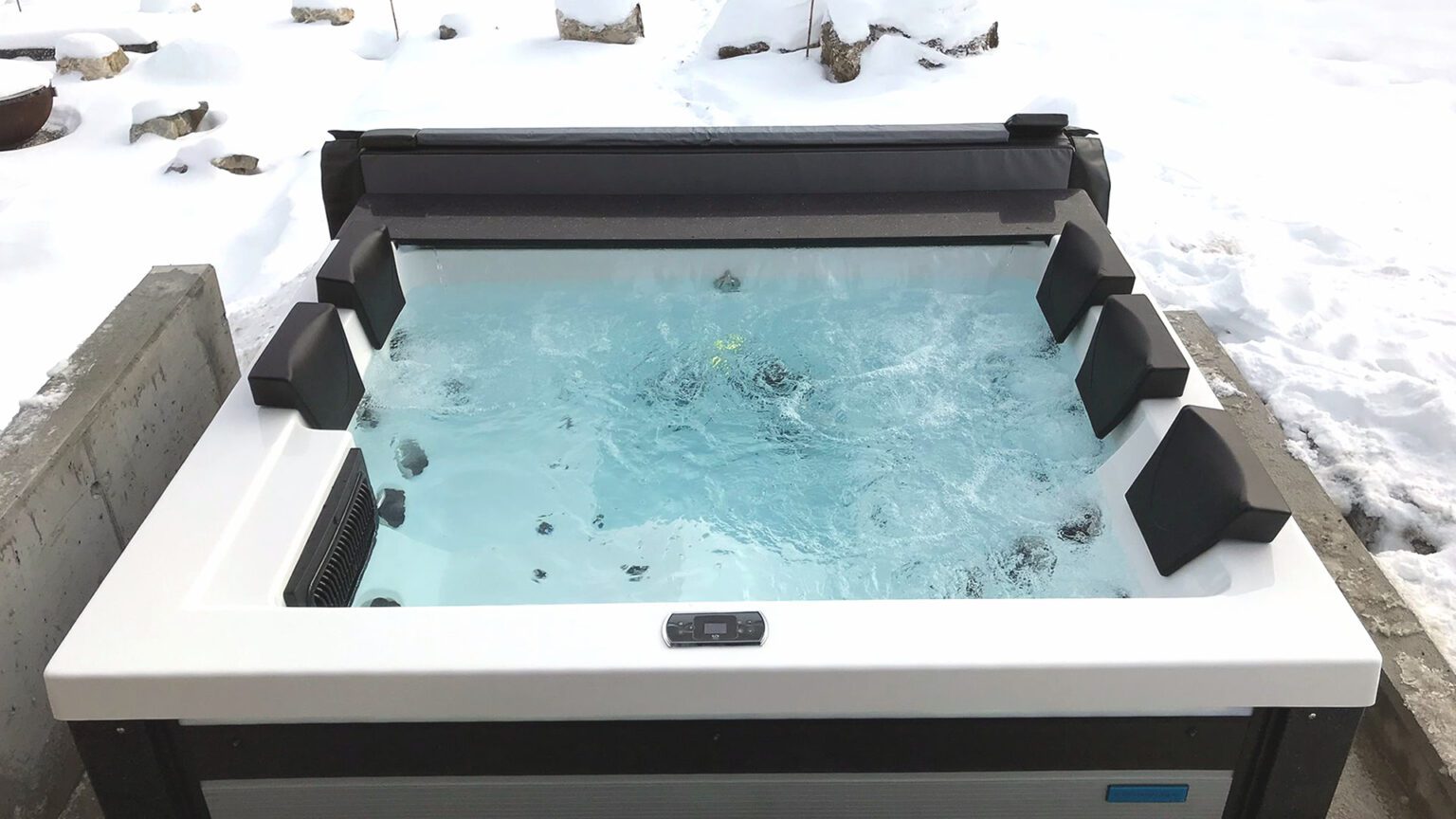 Outdoor Whirlpools und SchwimmSPAs kaufen zu EU Preisen