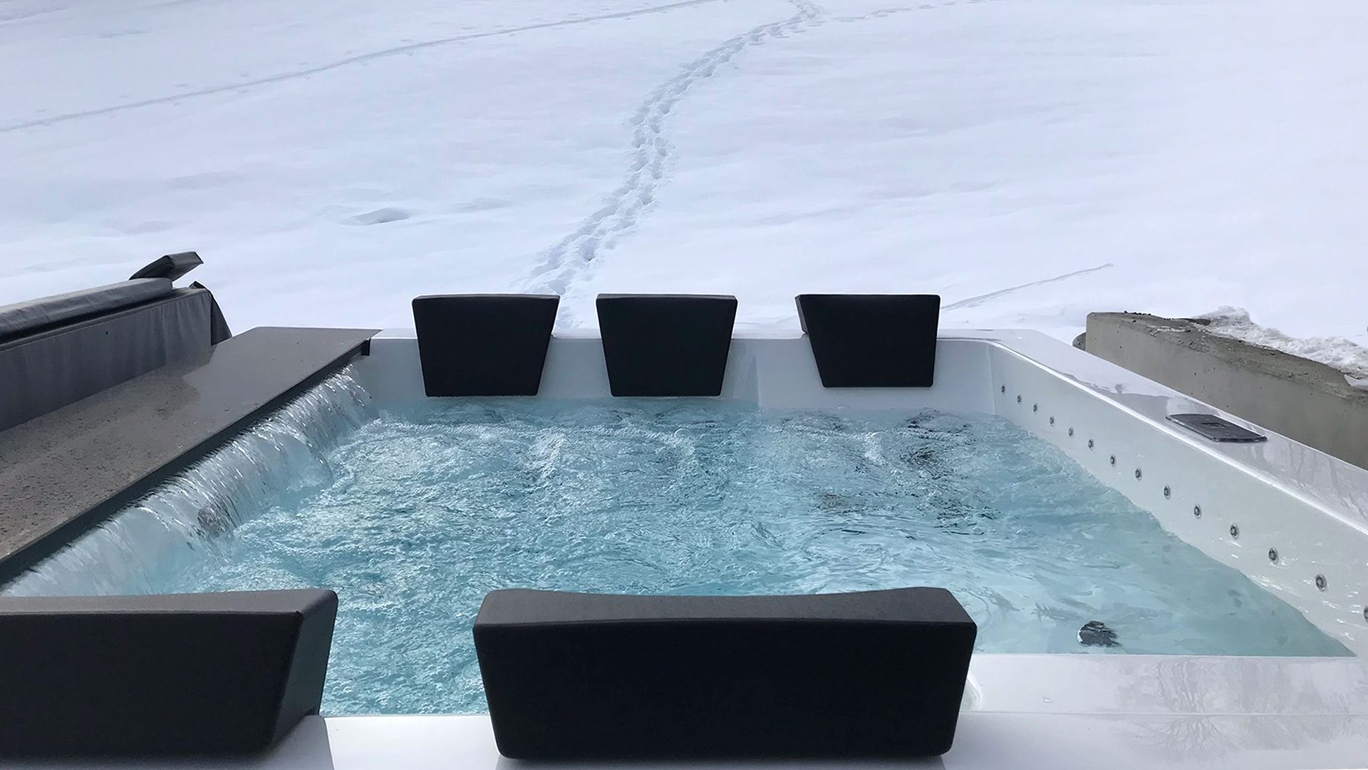 outdoor-whirlpool-elegant-yucatan-schweiz